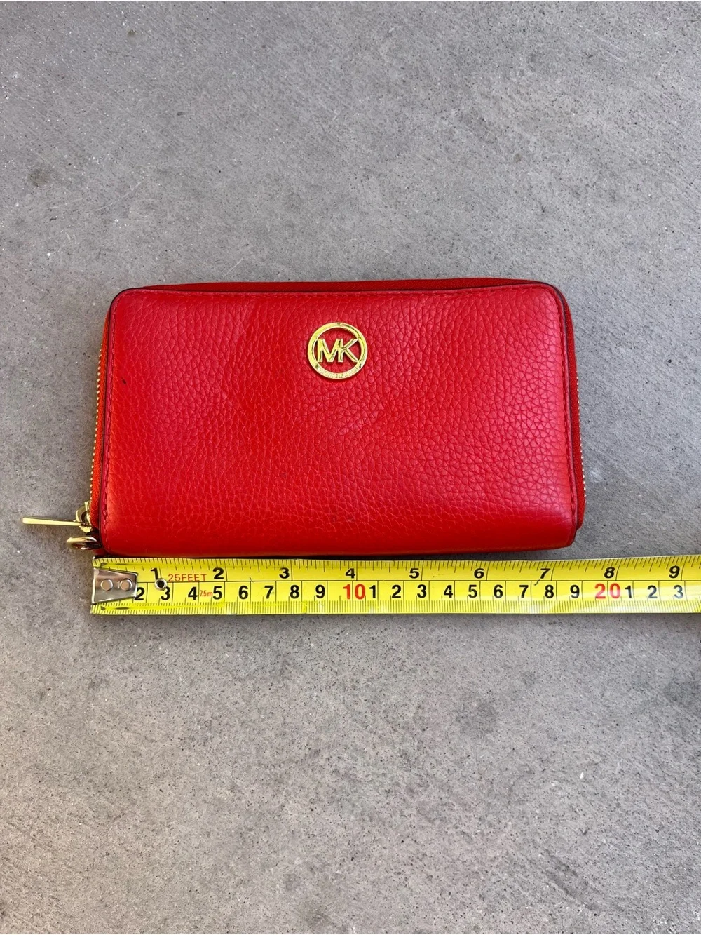 Michael Kors zip around